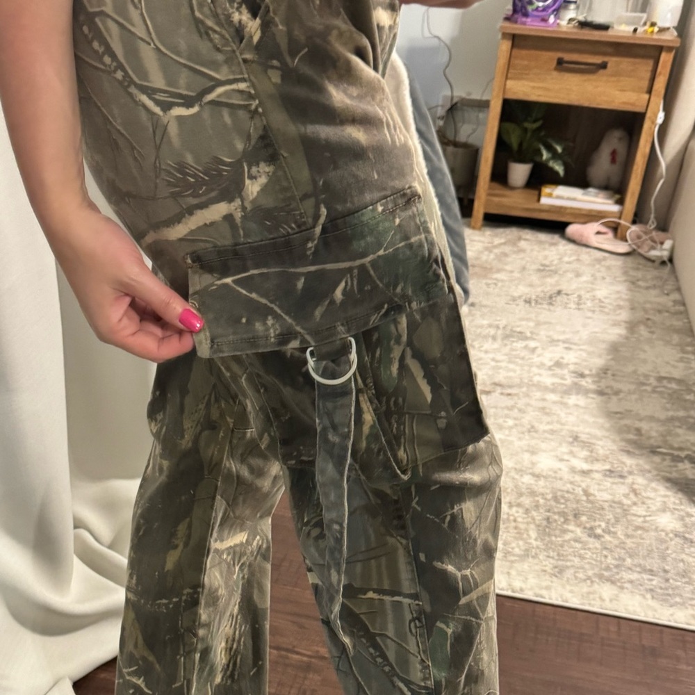 Flattering Fit Stylish Girl Woman’s Camouflage Cargo Pants - Picture 6 of 11